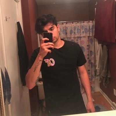 JamesLe43421248's profile picture. 