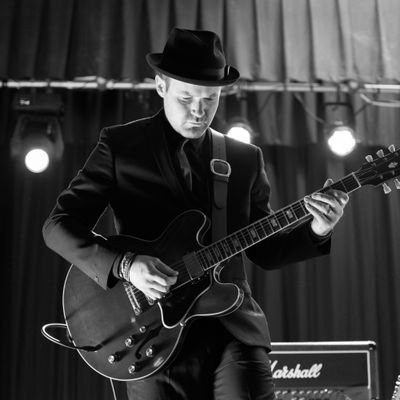 UK Musician - Guitarist - Bass Player - Guitar Lessons - Session Work - Guitarist with Soul Collective and Noises from the Cowshed