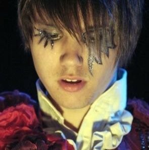localyeemo's profile picture. say what you want about ryan ross. but he’s been through a lot, but he still manages to smile. so i chose to believe he's an amazing person. :)