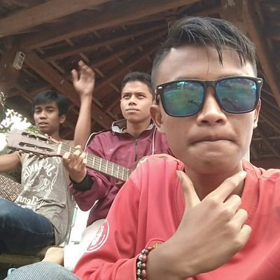 Juliestel252's profile picture. Aku mempercayai semua manusia tp tdk dgn iblis di dalam hatinya....!!!