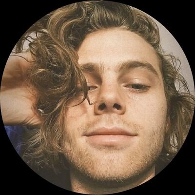 please rt, like, or tag @Ashton5SOS to @mcusquad's pinned. it means a lot to me. thank you. 💙