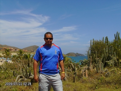 De los Yankees, Magallanes, Marinos y del todopoderoso y glorioso Real Madrid,Amante del Futbol y de la playita también.!!Rumbita de vez en cuando no cae mal.!!