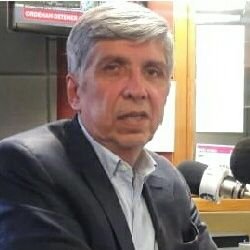 Periodista , Locutor y algo más ? Usted que se imagina. Info A1 política y parlamentaria. @conceptofm IG @felixperiodista