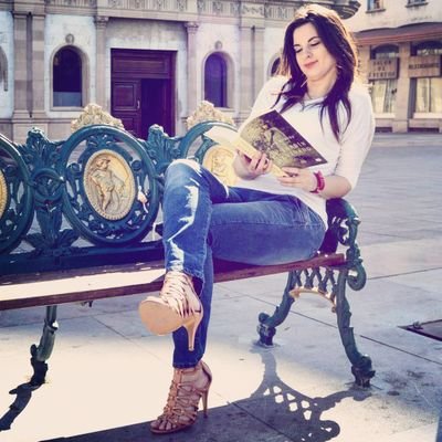 Psicóloga y Escritora de novelas con tintes psicológicos.