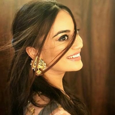 Love everything except the earrings: TV actor Surbhi Jyoti HD phone  wallpaper | Pxfuel