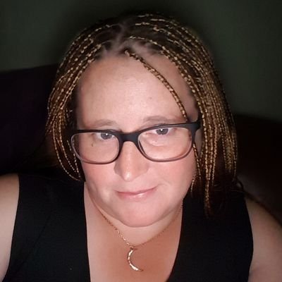 Specialized educator, mom, painter, dreamer, traveler, series and cinema lover