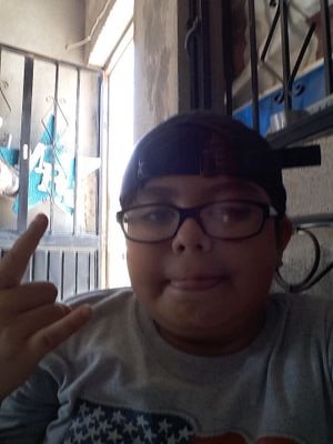 LarumbeAlonso's profile picture. How it going everyone oh yea it raining taco :3