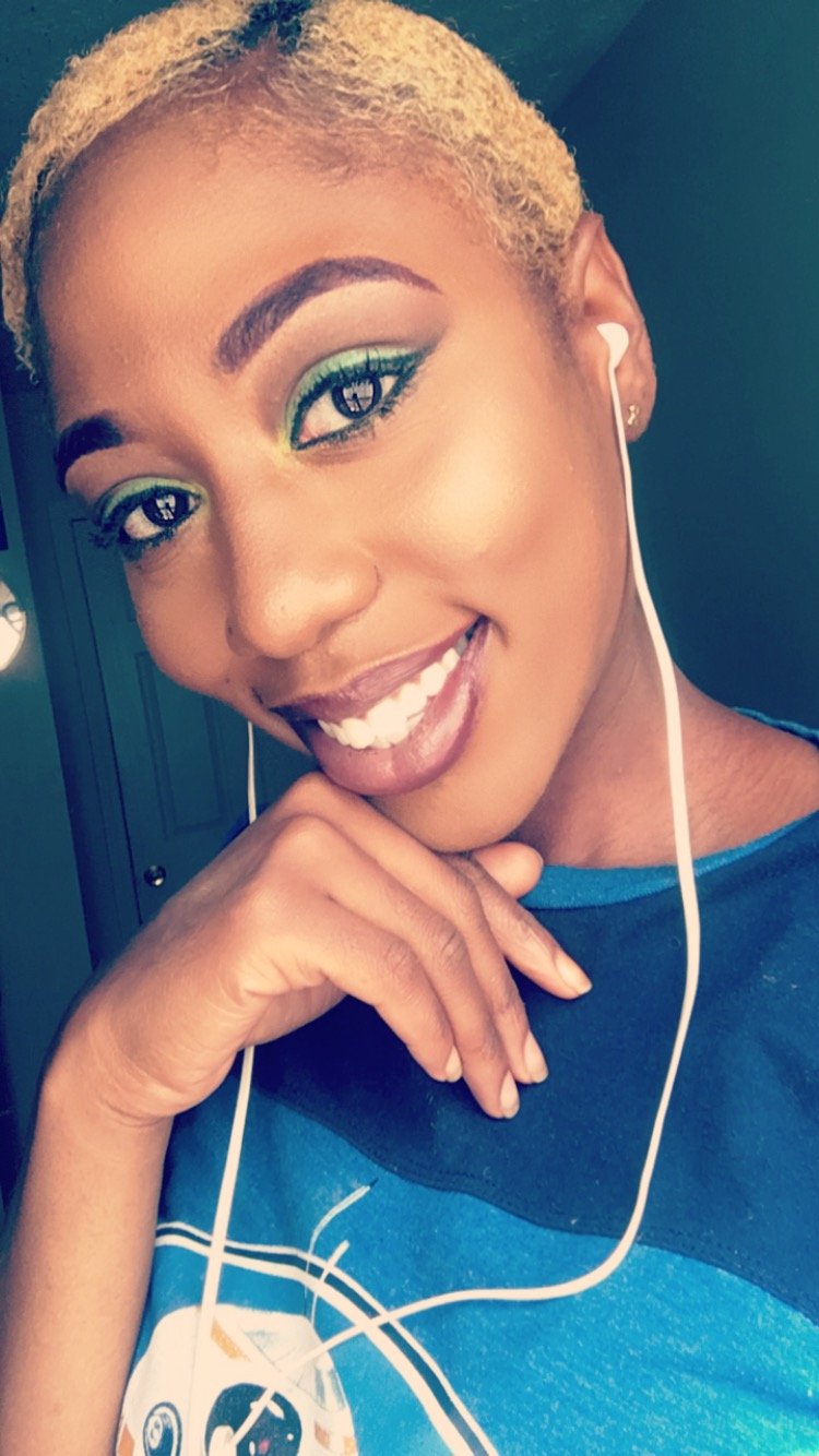 RazzleDazzlerr's profile picture. 💜🌈🖤🦄🔮♊️ IG: @vandeez *Free Comedian *Love Spreader I’m Just Nesh 🤷🏾‍♀️