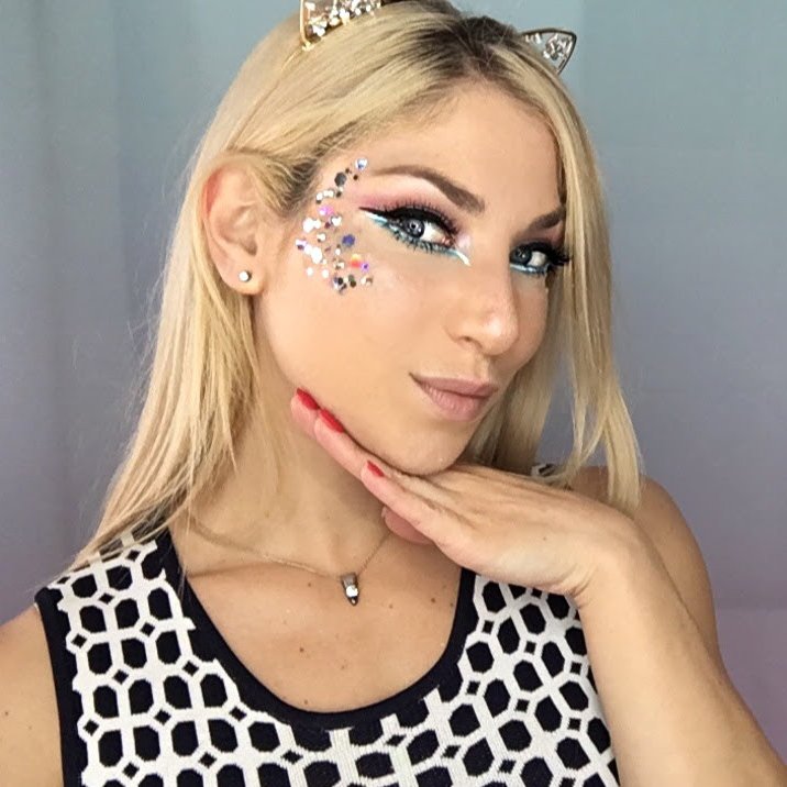 itshollyunicorn's profile picture. Oh ya know, your average, not so average unicorn here to do good and live my best life. 🦄