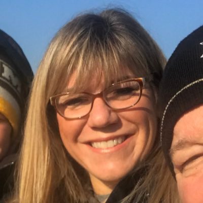 8th grade ELA Teacher, book lover, wife, mom, perpetual student ... and believer in independent reading and student choice! #kindnessmatters