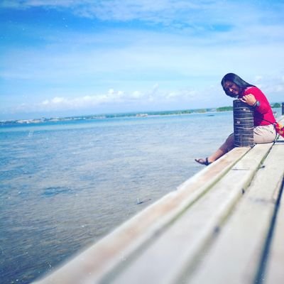 jomiemay006's profile picture. a woman with a simple dream,
with a loving family, with bunches of supportive friends and 'waiting' for a not perfect man to fill-in the woman's imperfection