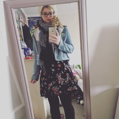 Stxrlite_'s profile picture. 24. Barista. Dealing with motherhood the same way I deal with everything else; overwhelmed with anxiety and terrible coping mechanisms ✌