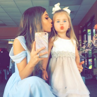 itslilyelaina_'s profile picture. toddler mom | nursing student | 20