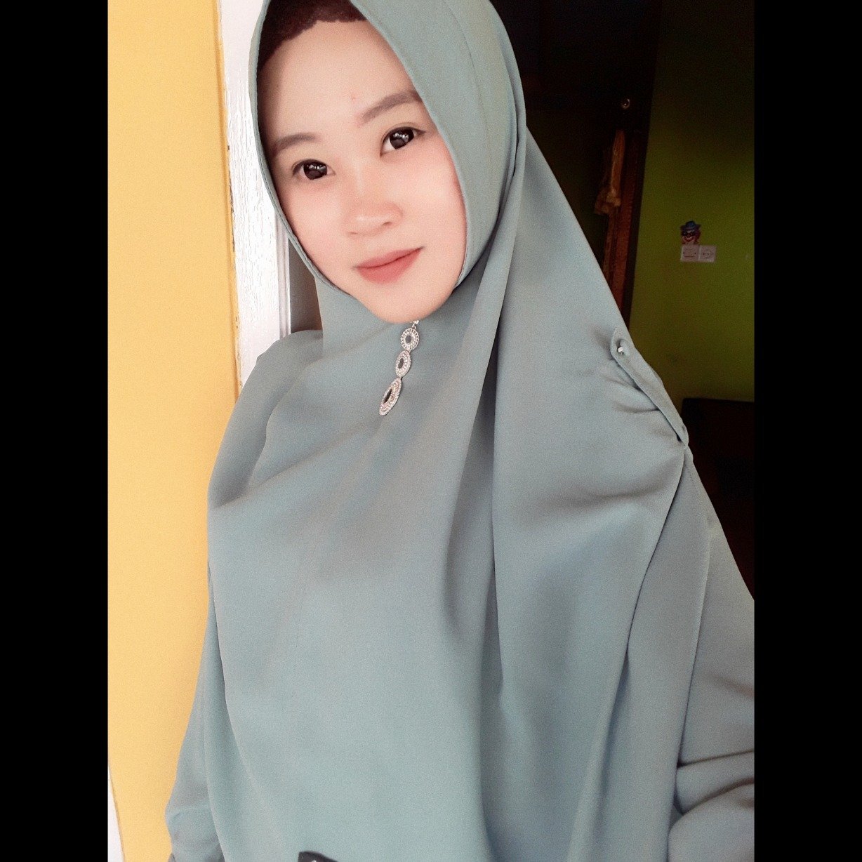Ig. titairw ... Speak politely, then other's will respect you ;;) || Be the good, because god likes goodness ^^