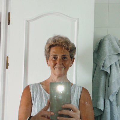 Arquitecto urbanista. Firme creyente en la política y en su servicio a lo público. Socialdemócrata, creyente y del Aleti.