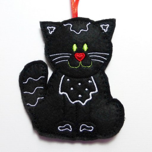 Love hand and machine knitting, sewing, machine embroidery, jewellery making and cats!!