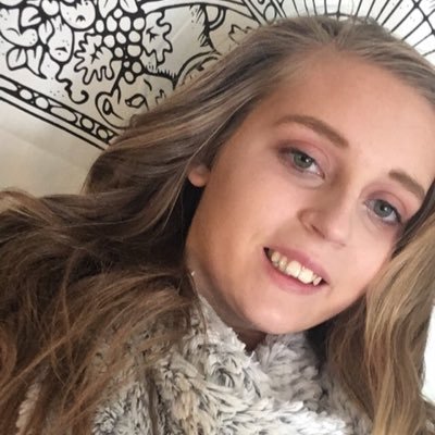 carliecake3's profile picture. I fucking suck😏