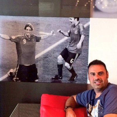 Futbolista. Padre de 2 futbolistas. Ex-entrenador en CP Parla Escuela. “El éxito sin honor es el mayor de los fracasos”.