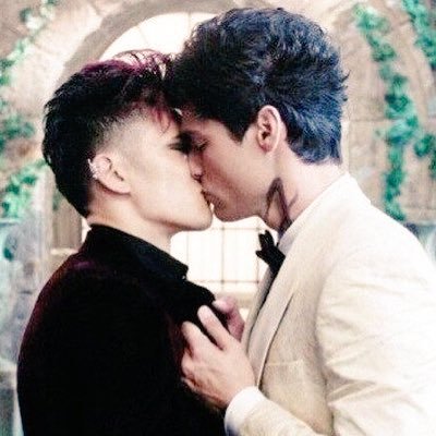 shlo_da_artist's profile picture. Art | P!ATD | ♐️ | Ravenclaw | Warlock | ➰➰ LETS SAVE OUR SHOW!!