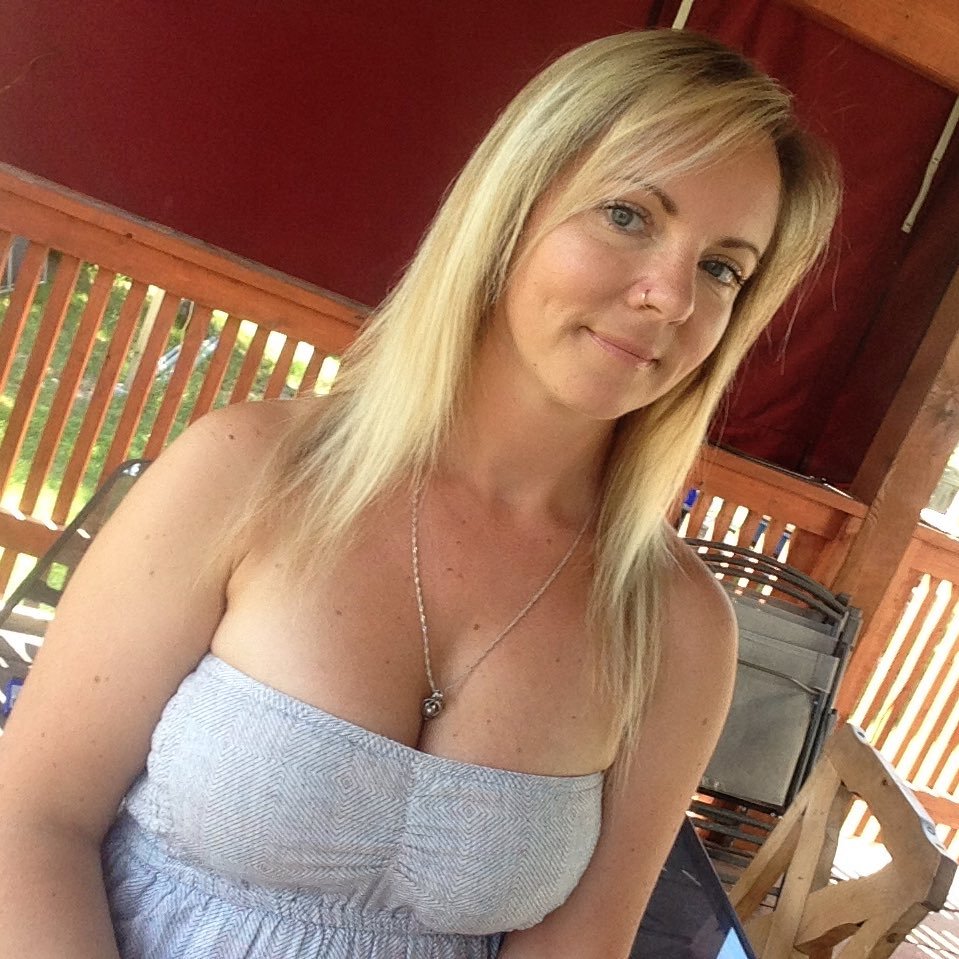 wife, mother of two amazing boys, upholsterer, girl tough, aka Pricilla Sims