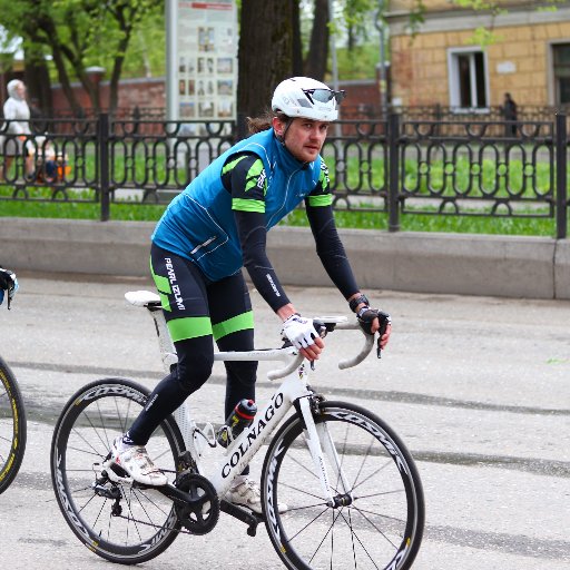 MaksVasilev's profile picture. Катаюсь в своё удовольствие. Зимой спидскейтер, летом велошоссе.
Я часто ухожу в закат, что бы встретить в дороге рассвет.