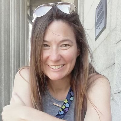 sheteachme's profile picture. 