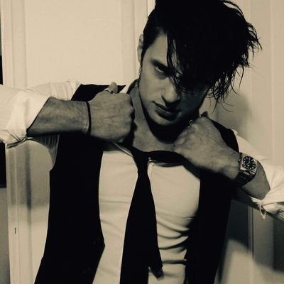 Perfido666's profile picture. "C'è sempre una parte di noi che non mostriamo mai agli altri, come il lato oscuro della luna..."