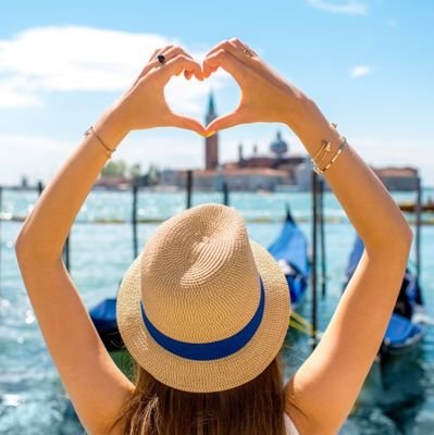 AngiVallejo21's profile picture. Amante de la música,los libros,  viajes y comida
Diseñadora de Interiores