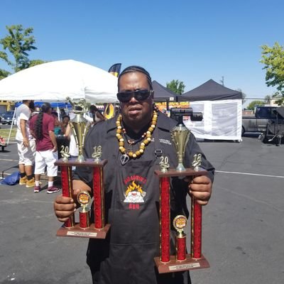 Owner &Pitboss.of BIGLOVINS BBQ & Mobile onsite Catering.From the Bay to LA & back to Sac.Been cooking bbq since the age of 13 & I live to bbq &bbq to live.