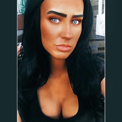 HollieBarkerr's profile picture. 