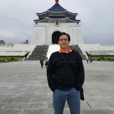 I'm a simple guy who enjoy life sharing and stories telling.