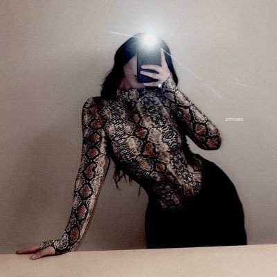 moonlitetwinkle's profile picture. ″𝓘𝓽 𝔀𝓪𝓼𝓷’𝓽 𝓵𝓸𝓰𝓲𝓬, 𝓲𝓽 𝔀𝓪𝓼 𝓵𝓸𝓿𝓮.‶