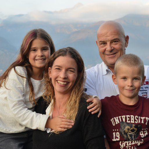 ...einfach fantastische Aussichten! 

La Campagnola, eine Perle an atemberaubender Aussichtslage über dem Lago Maggiore, inmitten mediterraner Parkanlage.