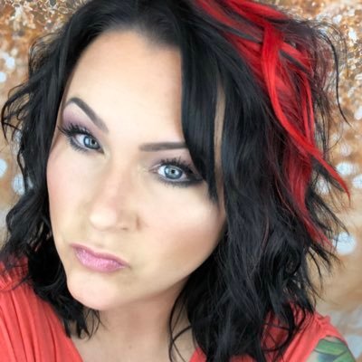 Join me on Facebook (Lisa Dagen) as I go LIVE every night with a full face makeup tutorial!!! 🚨SHARE the LIVE video to be ENTERED TO WIN!!