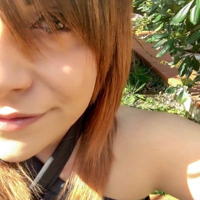 me__pz's profile picture. Frontend Development Instructor, Web & Graphic Designer | Architecture & Exhibition Lover