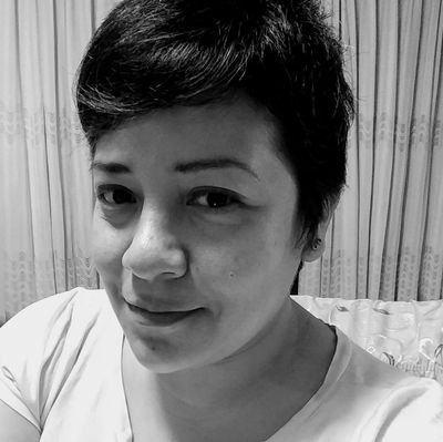Comunicadora, esposa , madre y hna mayor. Géminis ácida, que ama los memes