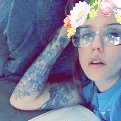 kelseylynn0216's profile picture. 🍉🧡☕️📚