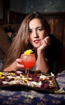 No es tan solo el olor,  el color,  el sabor... sino el efecto posterior... love music & cocktails.  #Barmaid #bartender #Madrid. #ILovemyjob