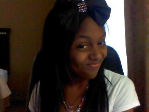 Hey !This is bahja's new fanpage .I love her .so if yu love her follow this twitter .
