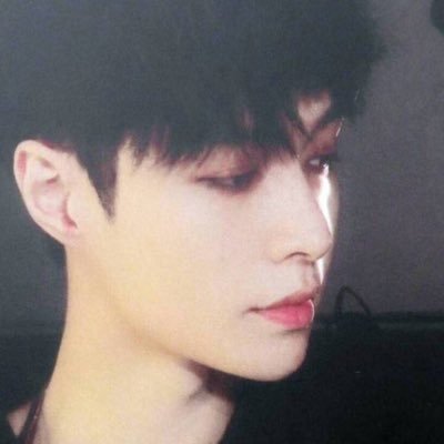 xing_tuoluo's profile picture. 张艺兴🌟LayZhang 🌟Xback wb:@是甜菜的陀螺啊