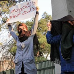 Opposante au régime iranien. Militante pour la liberté et la démocratie en Iran et l'égalité des femmes