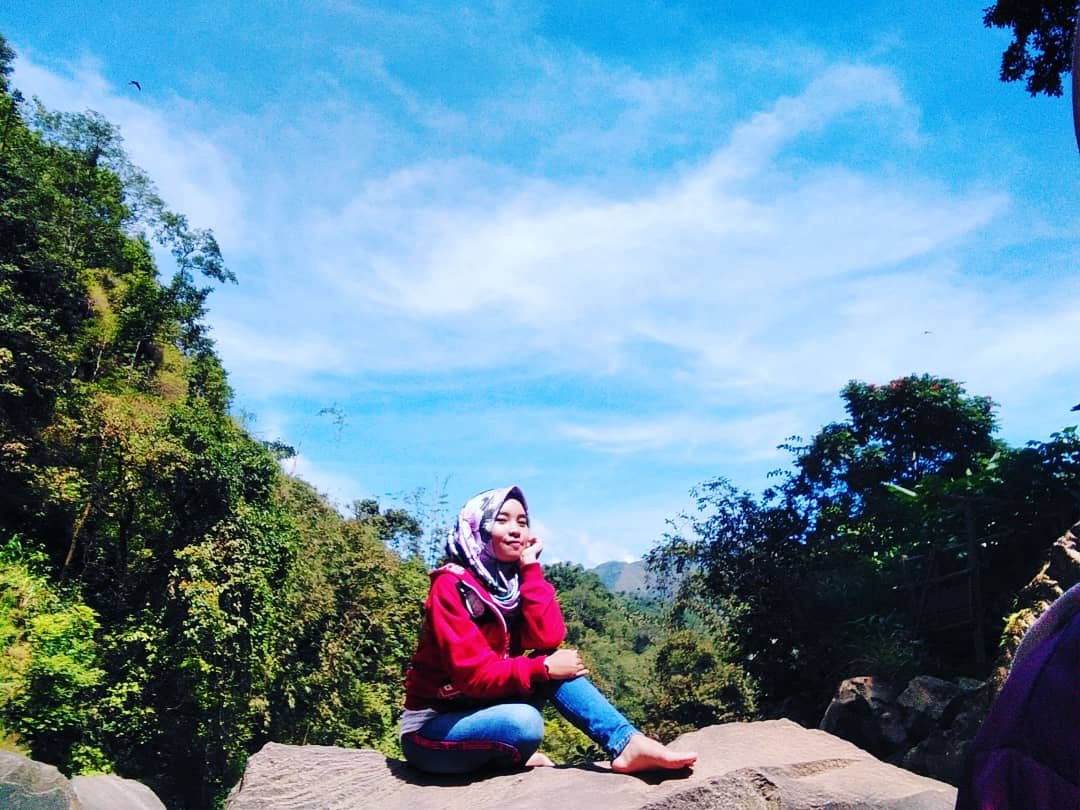 Niningkrlnaa's profile picture. Born on 1997 | Penikmat Senja, Pecandu Kamu | Part of CLs and FORESTER | FOLLBACK? MENTION ME☺ http://t.co/y2UEvf9Xke