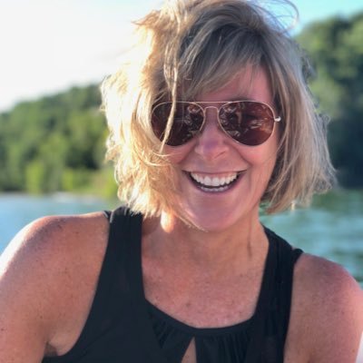 Global Head of Marketing @Swisslog @providencecol grad @notredame fan @DisruptingNirvana Mom @UofSC Mom #NotetoSelf: Do more of what makes you happy! 😍