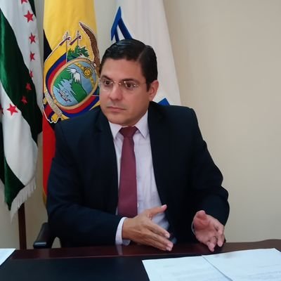 Abogado de la Republica del Ecuador. Comprometido al servicio de la ciudadanía