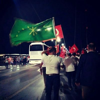 Uğrunda ölmeyeceğin bayrağın altında yaşamayacaksın 
BAŞKA BİR TÜRKİYE YOK