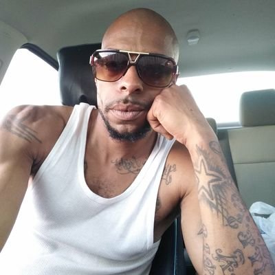 39 year old from nj been in the pizza management for 21 years followed boxing all my life and writing music never too old to pursue your dream now or never