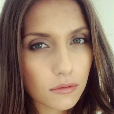 a #biologist #makeup 💄#artist. #love #baking.🍪🍰 a #musician 🎻