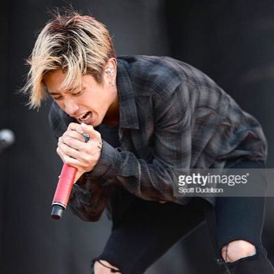 SQwCv35GOSkLMos's profile picture. 好きな曲はキミシダイ列車/エトセトラ/Re'make/Riot!!!/完全感覚/The Beginning/Mighty Lang Fall/start again/とか、あと全部！！！