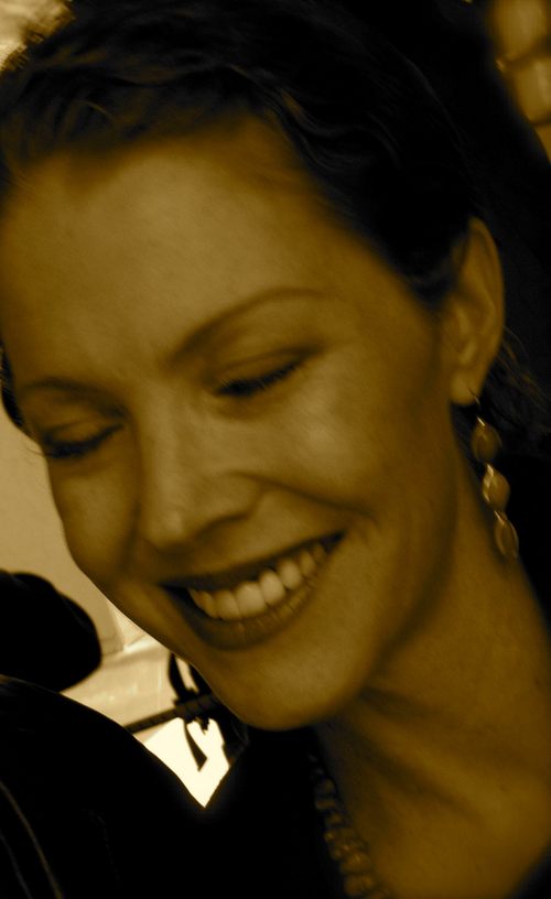 epaatul's profile picture. Seeker, mother, wife, friend, author, helper, and one of God's kids. Fan of  scruffy dogs, shy parrots, singing, dancing and eliciting laughter.