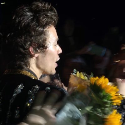 locqtion's profile picture. KISS ME YOU FOOL BC YOU ARE ALWAYS IN MY HEART |fan account